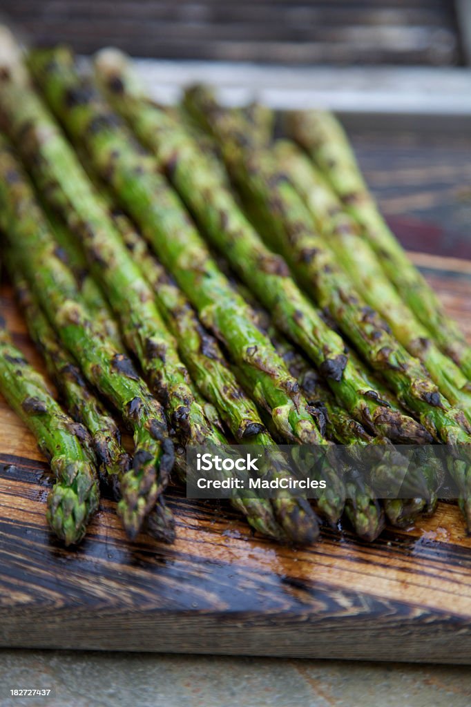 Asparagi grigliati - Foto stock royalty-free di Alla griglia