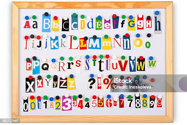 Alfabeto Con Colori Differenti Ritaglio Lettere Numeri E Segni Di Punteggiatura - Fotografie stock e altre immagini di Alfabeto