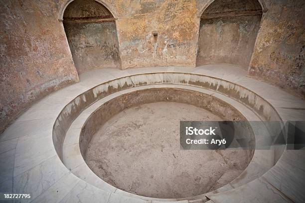 Antica Termica - Fotografie stock e altre immagini di Pompei - Pompei, Sorgente di acqua calda, Ambientazione interna