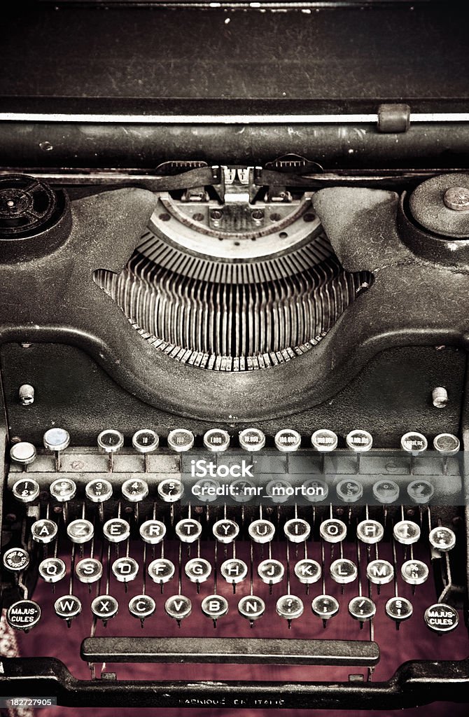 Крупный план Старая Пишущая машинка - Стоковые фото Machinery роялти-фри