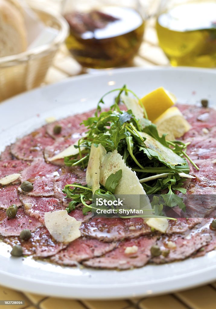 carpaccio de carne - Foto de stock de Alcaparra royalty-free