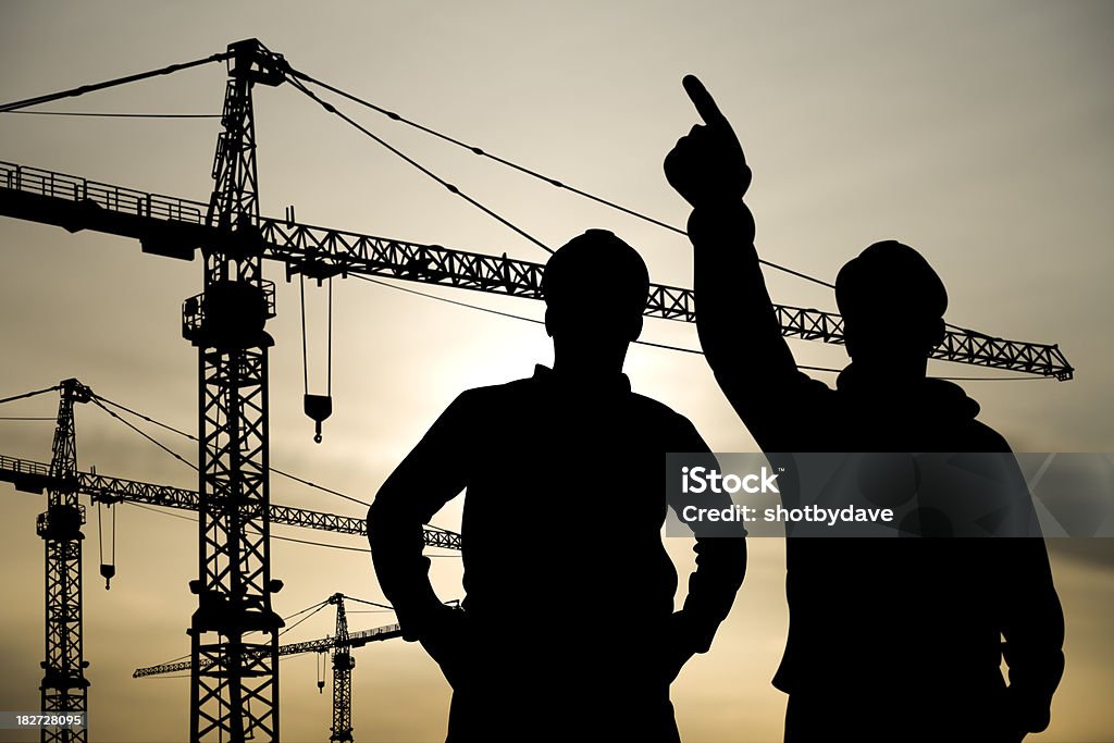 Due ingegneri in cantiere - Foto stock royalty-free di Cantiere di costruzione