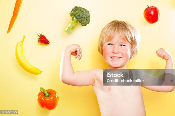 Zdrowe Chłopiec - zdjęcia stockowe i więcej obrazów Aspiracje - Aspiracje, Banan, Brokuł