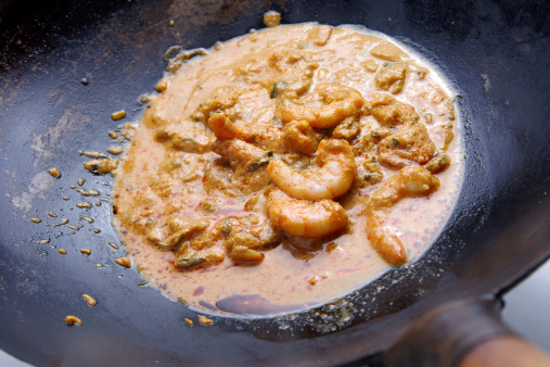 Prawn curry in a wok