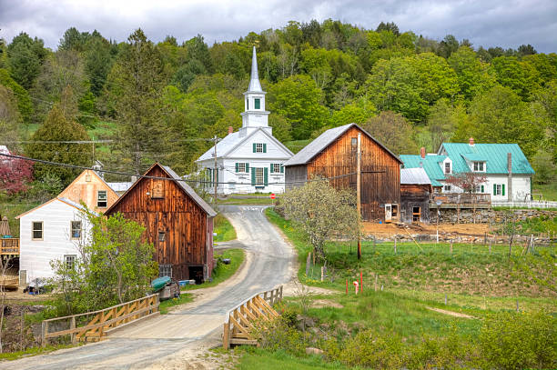 istock Quaint Vermont Village 182728421