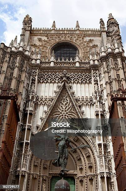 Catedral De Sevilha Espanha - Fotografias de stock e mais imagens de Antigo - Antigo, Ao Ar Livre, Arco - Caraterística arquitetural