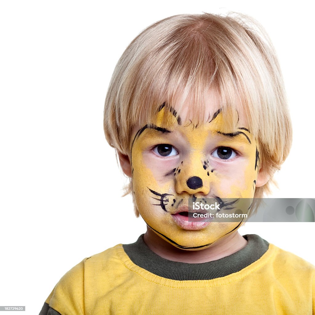 Triste petit garçon avec de la peinture sur visage - Photo de Art libre de droits