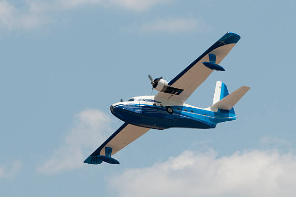 voando barco grumman hu16 albatroz avião - twin propeller - fotografias e filmes do acervo