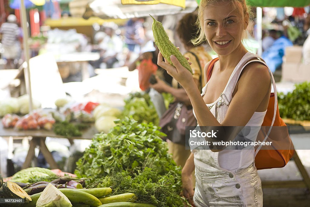 Shopping di Melone amaro - Foto stock royalty-free di Abbigliamento casual