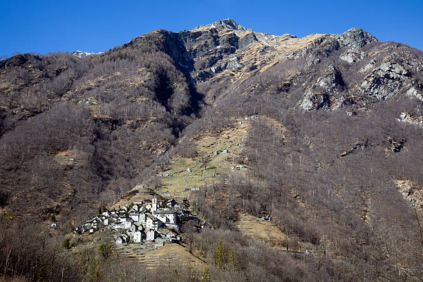 dorf im tessin - ticino canton immagine foto e immagini stock