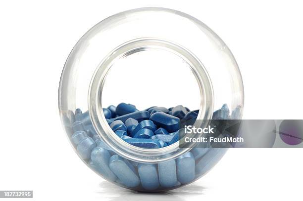 Frasco Com Azul Comprimidos - Fotografias de stock e mais imagens de Aberto - Aberto, Alimentação Não-saudável, Azul