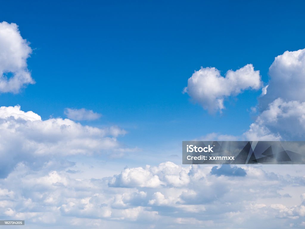 Ciel nuageux - Photo de Blanc libre de droits