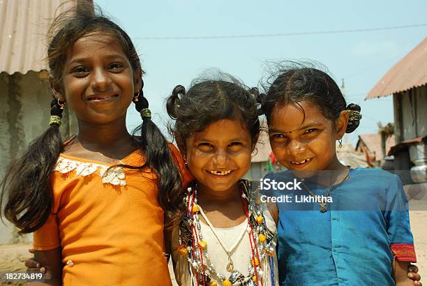 Indian Rurale Bambini - Fotografie stock e altre immagini di 4-5 anni - 4-5 anni, 8-9 anni, Abbigliamento