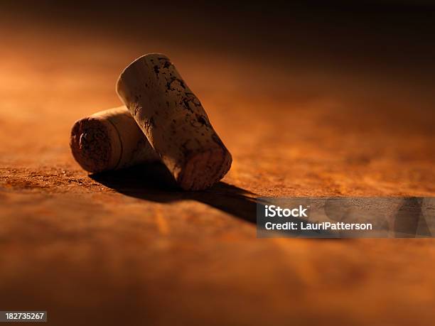 Wein Corks Stockfoto und mehr Bilder von Alkoholisches Getränk - Alkoholisches Getränk, Bildschärfe, Dunkel