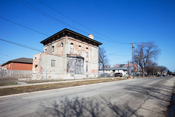 istock Derelict Victorian Mansion in Chicago 182736393