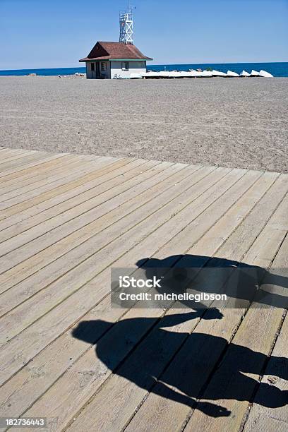 Paar Auf Der Boardwalk Stockfoto und mehr Bilder von Alter Erwachsener - Alter Erwachsener, Abstrakt, Aktiver Lebensstil