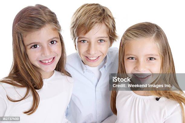 Tres Amigos Foto de stock y más banco de imágenes de 10-11 años - 10-11 años, 8-9 años, Agarrar