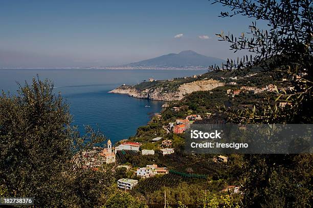 Massa Lubrensecosta Sorrentina - Fotografie stock e altre immagini di Albero - Albero, Bellezza naturale, Blu