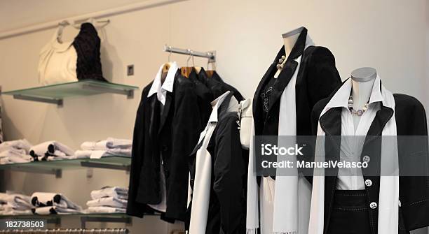 Blanco Y Negro De Moda Foto de stock y más banco de imágenes de Belleza - Belleza, Blanco - Color, Boutique
