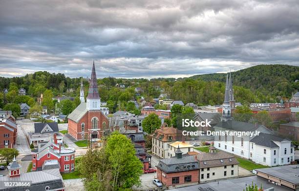 Montpelier Vermont - Fotografias de stock e mais imagens de Vermont - Vermont, Montpelier, Centro da Cidade