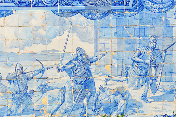 istock Mural detail with antique azulejos 182738933