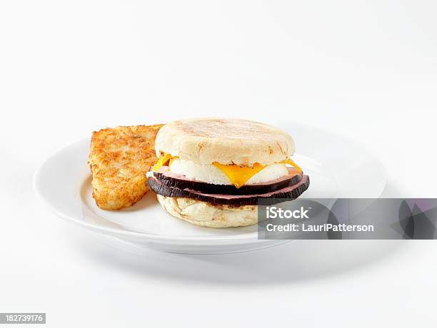 Foto de Presunto Ovo Muffin Inglês Sanduíche De Café Da Manhã e mais fotos de stock de Acompanhamento