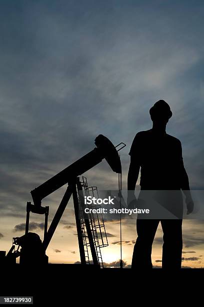Нефтяная Платформа И Инженер — стоковые фотографии и другие картинки Бензин - Бензин, Нефть, Природный газ