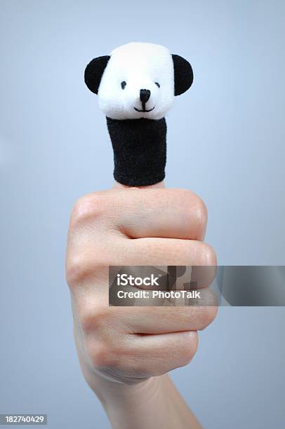 Foto de Panda No Dedoxg e mais fotos de stock de Acordo - Acordo, Adulto, Ambientalista