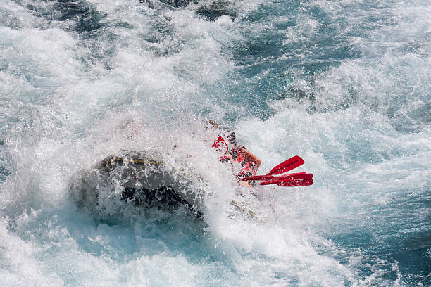 rafting em rápidos em koprulu kanyon antália - team sport rafting white water rafting rapid imagens e fotografias de stock