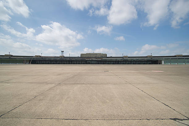 Airport Berlin-Tempelhof Airport building of the former airport Berlin-Tempelhof. The airport of the Berlind airlift/airbridge is closed since 2008 an a public park since May 2010 airfield stock pictures, royalty-free photos & images