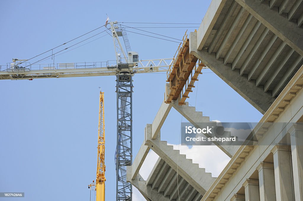 Стадион строительство краны выполнение - Стоковые фото Американский футбол роялти-фри