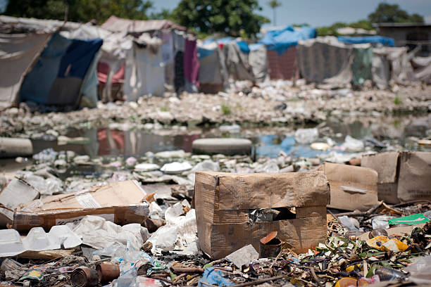 загрязнение воды в лагерях беженцев - cholera bacterium стоковые фото и изображения
