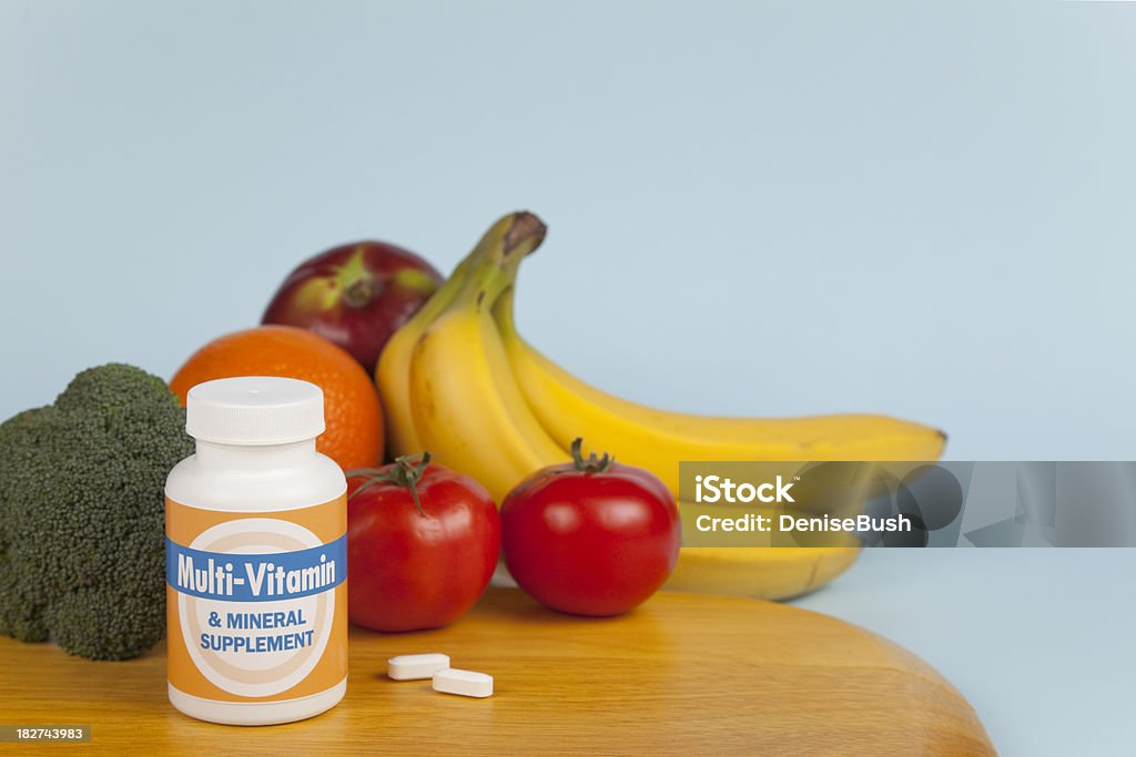 Multi-vitaminica Still Life - Foto stock royalty-free di Pillola