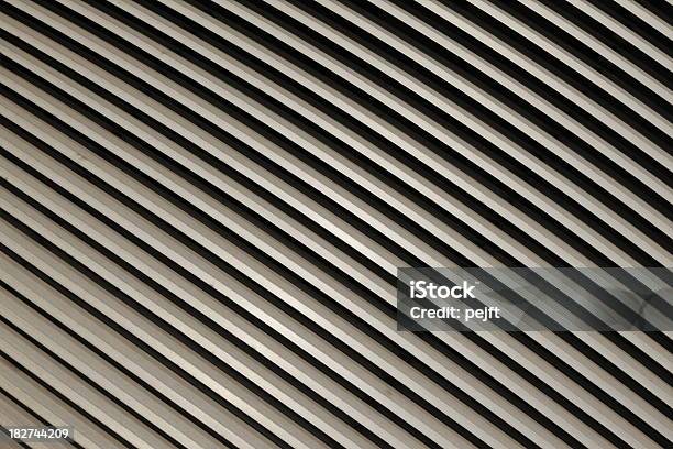 Diagonal Aço Inoxidável Placards Na Linha De Fundo - Fotografias de stock e mais imagens de Arquitetura - Arquitetura, Aço, Aço Inoxidável