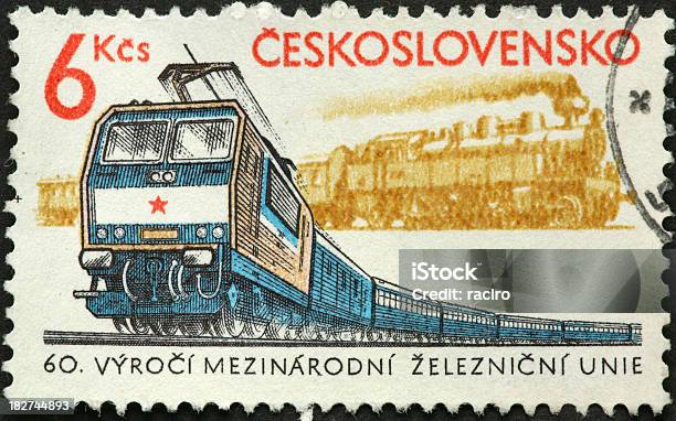 Moderne Und Vintagezüge Stockfoto und mehr Bilder von Altertümlich - Altertümlich, Bahngleis, Briefmarke