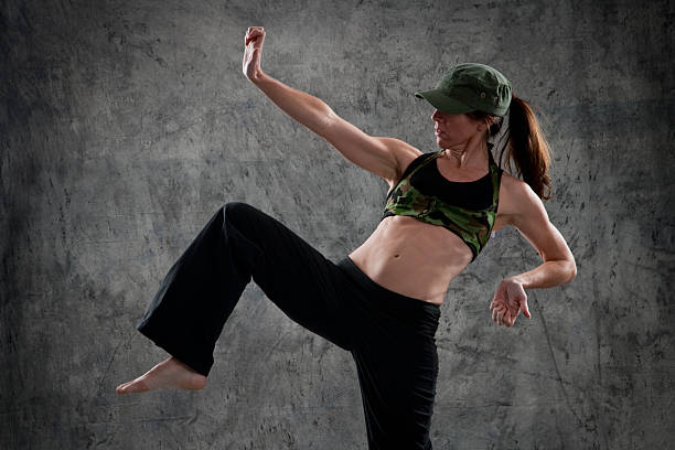 können in den kampf! - karate women kickboxing human foot stock-fotos und bilder