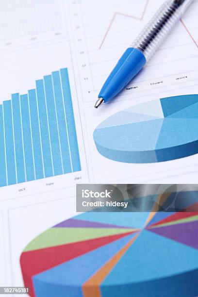 Charted Datos Financieros Foto de stock y más banco de imágenes de Actuación - Representación - Actuación - Representación, Cifras financieras, Comercio