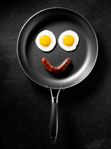 istock Smily Face Two Eggs and a Sausage 182746037