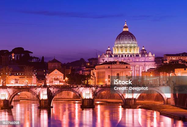 St Peters Basilika Und Fluss Tiber In Rom Italien Stockfoto und mehr Bilder von Vatikan