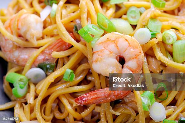 Fideos Frita Foto de stock y más banco de imágenes de Alimento - Alimento, Cebolla de primavera, Comida china