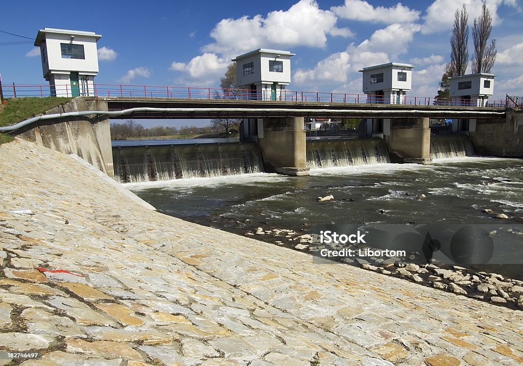 Weir sur la rivière - Photo de Architecture libre de droits