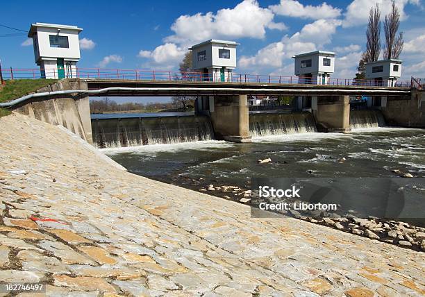 Photo libre de droit de Weir Sur La Rivière banque d'images et plus d'images libres de droit de Architecture - Architecture, Barrage, Bâtiment vu de l'extérieur