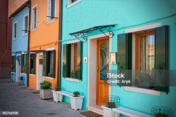 Colorfull Case In Isola Di Burano Venezia Italia - Fotografie stock e altre immagini di Architettura - Architettura, Caratteristica architettonica, Composizione orizzontale