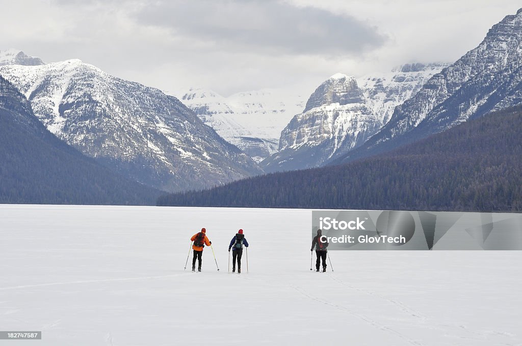 Backcountry esquiadores no Lago Bowman - Royalty-free Esqui - Esqui e snowboard Foto de stock