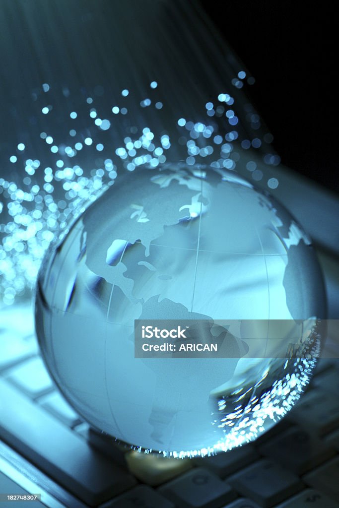 Glas globe auf Tastatur und Ballaststoffe - Lizenzfrei Abstrakt Stock-Foto