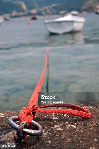 Foto de Barco Ancorado e mais fotos de stock de Amarrado - Amarrado, Ancorado, Barco pesqueiro