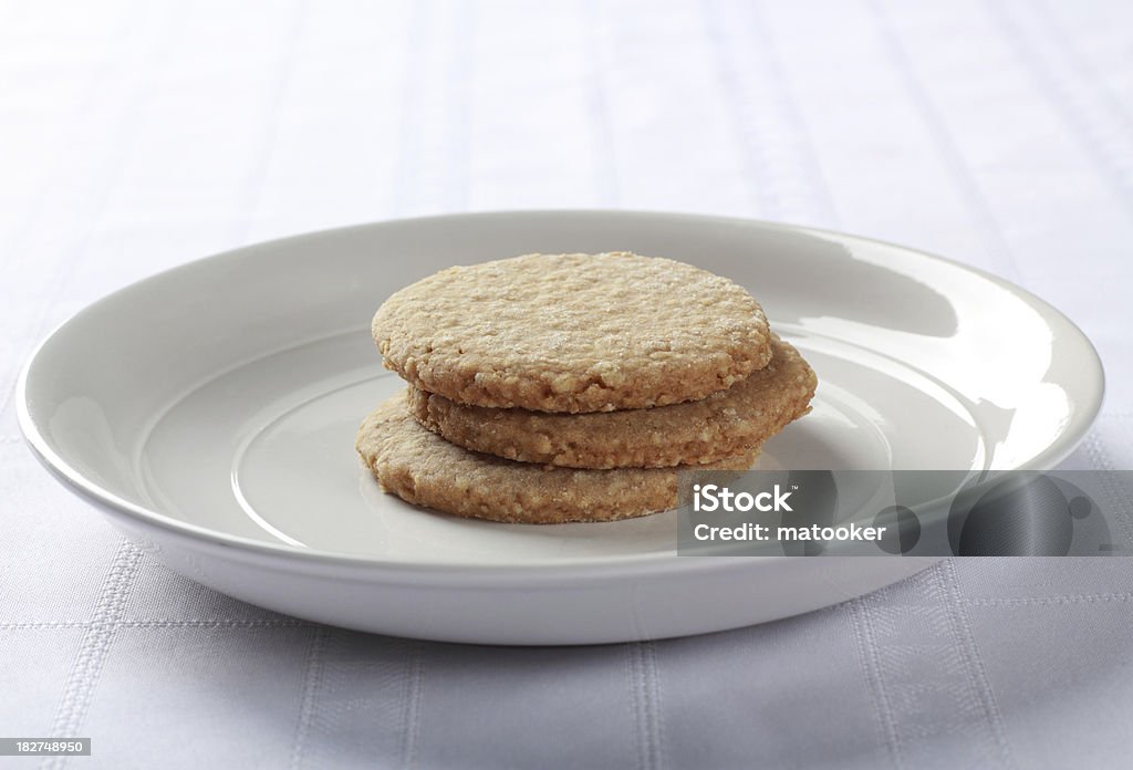 cookies de aveia em um prato - Foto de stock de Assar royalty-free