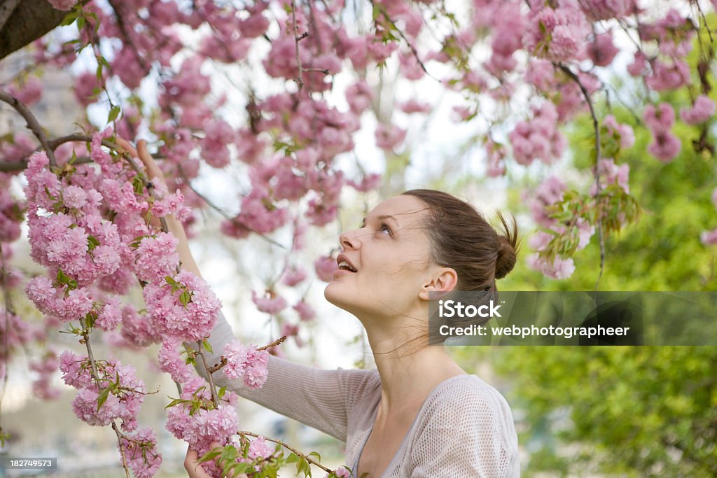 Wietrznie Wiosna - Zbiór zdjęć royalty-free (Kobiety)