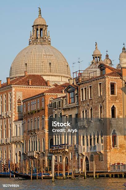 Canal Grande Di Venezia Italia - Fotografie stock e altre immagini di Ambientazione esterna - Ambientazione esterna, Blu, Canal Grande - Venezia