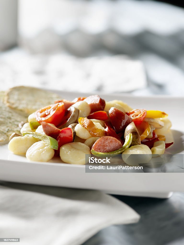 Papas ñoquis con salchichas - Foto de stock de Pimiento dulce libre de derechos